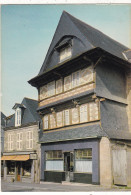 56. GUEMENE SUR SCORFF. CPSM.  VIEILLE MAISON RUE JOSEPH PERES. ANNEE 1985 + TEXTE - Guemene Sur Scorff