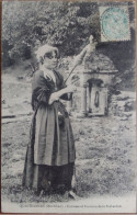 Questembert.costume Et Fontaine De La Brehardais.fileuse. Coiffe Costume Breton - Questembert