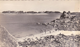 PORT BLANC . PENVENAN . LA PLAGE DE LA SENTINELLE ET L ILE SAINT GILDAS - Penvénan