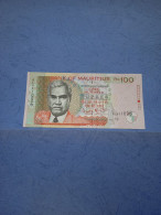 MAURITIUS-P56a 100R 2004 UNC - Mauricio