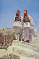 AK 153905 UNIFORM - Greece - Evzones On The Ruins Of A Cloumn Of Jupiter's Temple - Uniformes