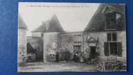 Merry Sur Yonne , Un Coin De L'interieur Du Chateau - Autres & Non Classés