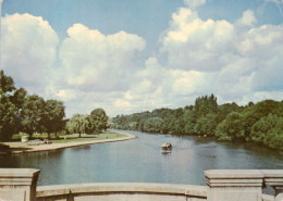 BERKSHIRE, READING, THE RIVER THAMES FROM CAVERSHAM BRIDGE, UNITED KINGDOM - Reading