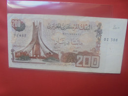 ALGERIE 200 DINARS 1983 Circuler (B.30) - Algeria