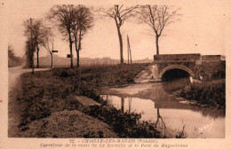 Chaillé Les Marais : Carrefour De La Route De La Rochelle Et Le Pont De Magnelonne - Chaille Les Marais