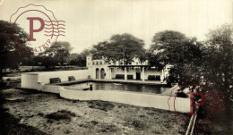 ZAMBIA. VICTORIA FALLS HOTEL. SWIMMING POOL IN THE GROUNDS. - Zambie