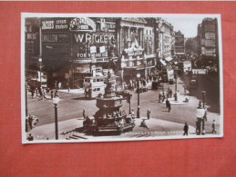 RPPC.  Piccadilly Circus.  England > London > Piccadilly Circus    Ref 6157 - Piccadilly Circus