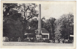 Gedenknaald Loolaan. Apeldoorn. - (Gelderland, Nederland//Holland) - 1952 - Auto's, Fietsers - Apeldoorn