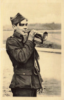 MILITARIA - Soldat Soufflant Dans Son Clairon - Carte Postale Ancienne - Personaggi