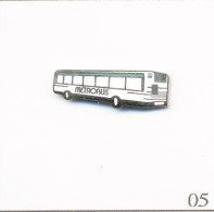 Pin's Métrobus (Filiale Régie Publicitaire “Media Transports“) - Transports Commun Parisiens. Non Est. EGF. T991-05 - Transports