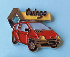 Pin's Renault Twingo Rouge - Renault