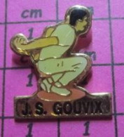 313c Pin's Pins / Beau Et Rare / SPORTS / PETANQUE JS GOUVIX - Petanca