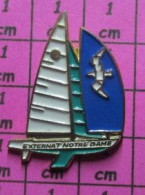 313d Pin's Pins / Beau Et Rare / SPORTS / VOILE VOILIER EXTERNAT NOTRE DAME - Voile