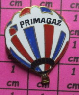 313C Pin's Pins / Beau Et Rare / MONTGOLFIERES / BALLON LIBRE TRICOLORE PRIMAGAZ - Airships