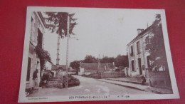 37 37 LES ESSARDS LA MAIRIE ET L'ECOLE VOYAGEE EN 1943 - Sonstige & Ohne Zuordnung