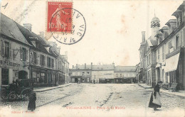 CPA 02 Aisne > Vic Sur Aisne Place De La Mairie - Jouannet - - Vic Sur Aisne