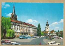 DE.- DUITSLAND. ERBACH. ODENWALD. STADT DER ELFENBEINSCHNITZER. SCHLOSS. BUS. OLD CARS. - Erbach