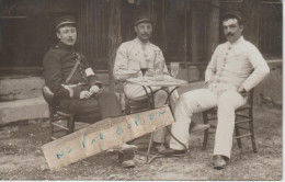 NIMES - Trois Militaires Du 30ème Régiment Qui Prennent L'apéro ( Carte Photo ) - Nîmes