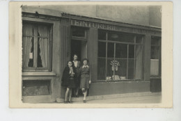 COMMERCE - TEINTURERIE - Belle Carte Photo Devanture De LA TEINTURERIE DU MARCHÉ , Maison GILBERT Début XXème - Magasins