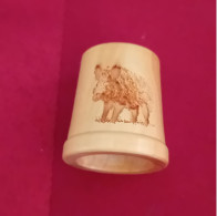 DE A COUDRE EN BUIS MOTIF SANGLIER   ARDENNES - Thimbles