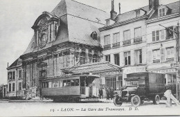 CPA - (02) - LAON - LA GARE DES TRAMWAYS -(TRES BELLE CARTE ANIMEE CAMION COMMERCE) - Laon