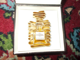 Ancienne Superbe Coffret Miniature Eau De Parfum N°5 Chanel Paris Vintage Boite Entourage Forme Flacon Metal Doré - Miniatures Womens' Fragrances (in Box)