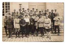 CPA 3421 - MILITARIA - Carte Photo Militaire - Un Groupe De Divers Officiers & Ume Femme Pour VATAN ( Indre ) - Personajes