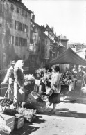 ANNECY (74) Marché Dans Les Vieux Quartiers. - Cpsm Dentelée PF 1964 - Annecy-le-Vieux