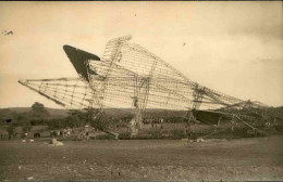 AVIATION / ÉVÉNEMENTS - Carte Postale Photo De La Carcasse D'un Dirigeable En 1930 - L 146494 - Dirigeables