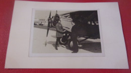 Photo  ORIGINALE  SAR Comte De Paris / Henri D'Orléans ET SON MECANICIEN SUR AVION FARMAN - Personnes Identifiées