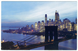 Etats-Unis - Manhattan - La Tombée De La Nuit Dans Le Sud De Manhattan Avec Le Pont De Brooklyn - Manhattan