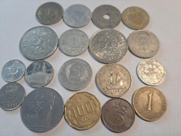 Lot De  18 Monnaies Du Monde   ( 222 ) - Vrac - Monnaies