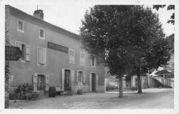 BLESLE (Haute-Loire) - Le Vallat - Place Du Marché - Hôtel & Café Chassignard, Arbres - Photo Ferrari, Massiac - Blesle