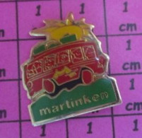 211C Pin's Pins / Beau Et Rare / TRANSPORTS / AUTOCAR ROUGE MARTINKEN - Transports