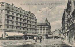 FRANCE - Grenoble - La Rue Félix Poulat Et L'Hôtel Moderne - Animé - Carte Postale Ancienne - Grenoble