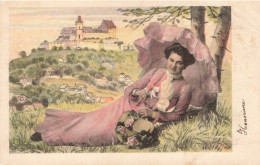 Illustrateur - Femme Allongée Sous Un Arbre Avec Son Ombrelle Et Sur Fond Paysage - Château - Carte Postale Ancienne - Unclassified