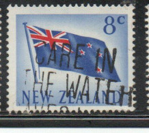 NEW ZEALAND NUOVA ZELANDA 1967 1970 FLAG 8c USED USATO OBLITERE' - Used Stamps