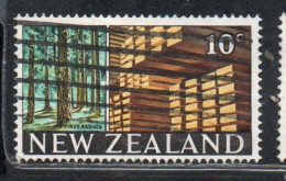 NEW ZEALAND NUOVA ZELANDA 1968 1969 RADATA PINES AND STACKED LUMBER 10c USED USATO OBLITERE' - Usati