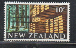 NEW ZEALAND NUOVA ZELANDA 1968 1969 RADATA PINES AND STACKED LUMBER 10c USED USATO OBLITERE' - Gebraucht