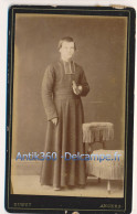 Photographie XIXe CDV Portrait D'un Homme Curé Ecclésiastique Photographe Dubut Angers - Old (before 1900)