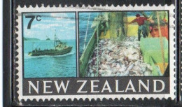 NEW ZEALAND NUOVA ZELANDA 1968 1969 TRAWLER AND CATCH 7c USED USATO OBLITERE' - Gebraucht