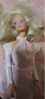 BARBIE TENUE DE SOIREE  BAS RESILLES ROSES Années 1990 Bon état Sans Boite - Barbie