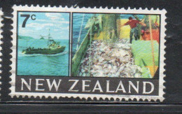 NEW ZEALAND NUOVA ZELANDA 1968 1969 TRAWLER AND CATCH 7c USED USATO OBLITERE' - Used Stamps