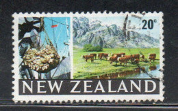 NEW ZEALAND NUOVA ZELANDA 1968 1969 CARGO HOIST AND GRAZING CATTLE 10c USED USATO OBLITERE' - Usados