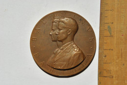Médaille En Bronze Baudouin Et Fabiola BALDUINUS Roi Et Reine De Belgique Et Des Belges - Monarquía / Nobleza