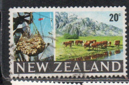 NEW ZEALAND NUOVA ZELANDA 1968 1969 CARGO HOIST AND GRAZING CATTLE 10c USED USATO OBLITERE' - Oblitérés