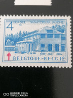 838V **KLEURVLEK IN TANDING POSTFRIS - 1931-1960