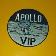 TISSU PATCH :  APOLLO VIP , DIAMETRE 10 CM , BON ETAT VOIR PHOTO . POUR TOUT RENSEIGNEMENT ME CONTACTER. REGARDEZ MES AU - Patches