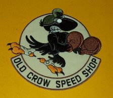 TISSU PATCH :  OLD CROW SPEED SHOP  , DIAMETRE 9 CM , BON ETAT VOIR PHOTO . POUR TOUT RENSEIGNEMENT ME CONTACTER. REGARD - Ecussons Tissu