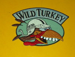 TISSU PATCH :  WILD TURKEY  , DIAMETRE 9 CM , BON ETAT VOIR PHOTO . POUR TOUT RENSEIGNEMENT ME CONTACTER. REGARDEZ MES A - Patches